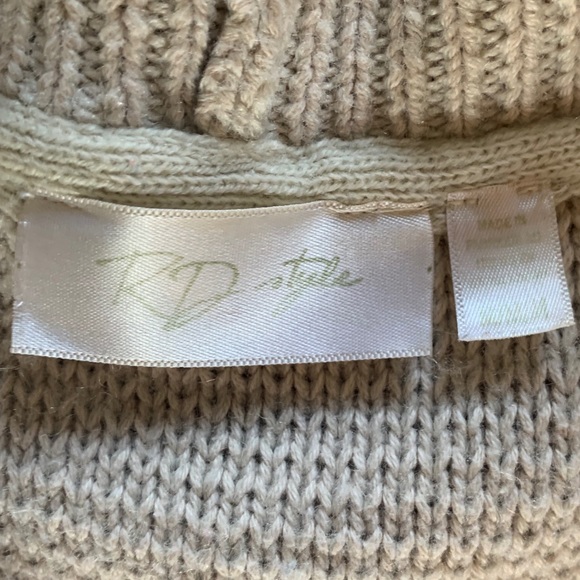 Sleeveless Cardigan. Oatmeal colour. - Picture 5 of 5